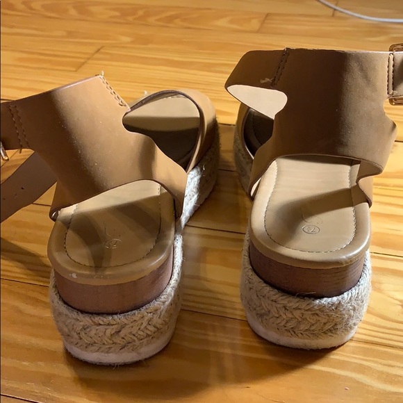 super cute platform sandals! - Picture 3 of 4